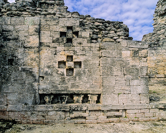 Becan   - Structure 4 - interior wall with niches