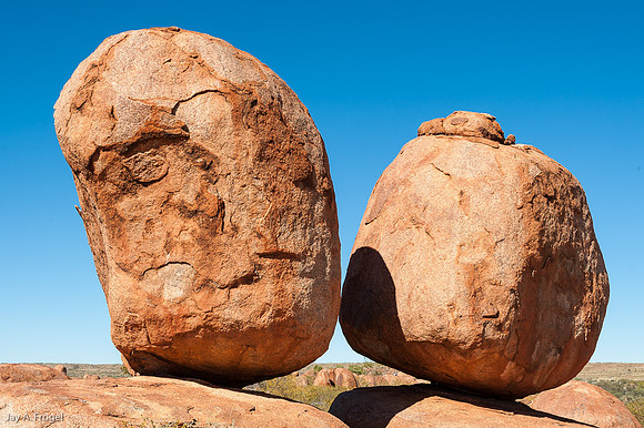 Kissing Rocks, Devil's Marbles