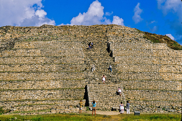 Izamal  -   Upper Pyramid of Kinich Kak