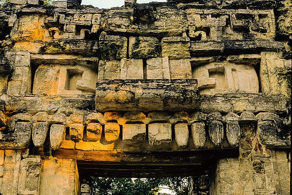 Chicanna - Structure 2 - doorway, detail