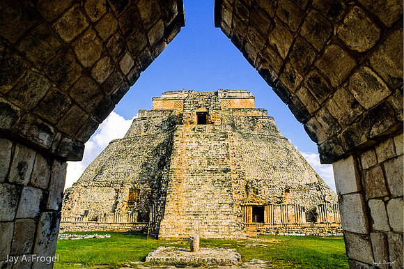 Uxmal - House of Dwarfs, W side -  straight image