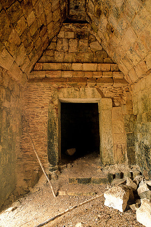 Chunhuhub - Arched ceiling,  Interior of Palace