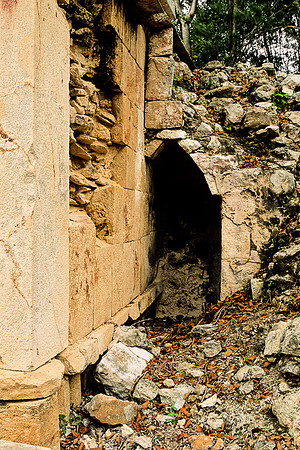 Chunhuhub - Arched passageway