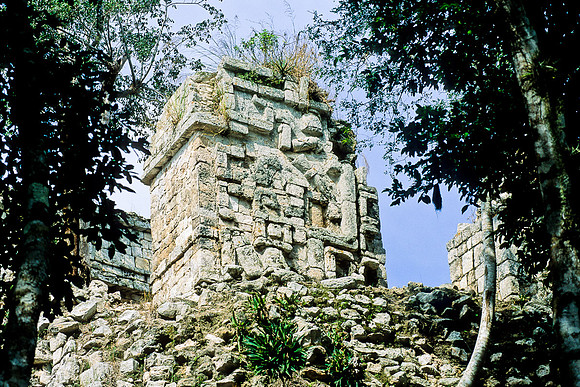 Xtampak  - Palacio, East side